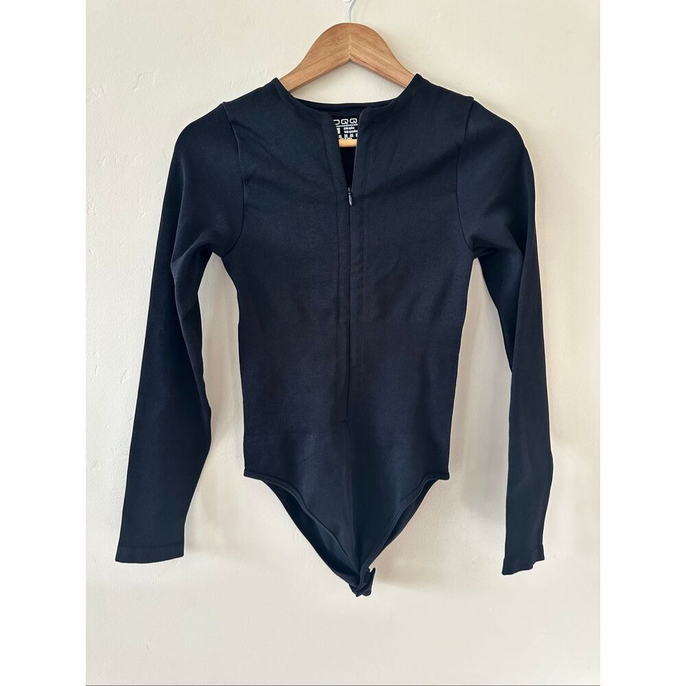 ๐ธ OQQ Black Long Sleeve Zip Front Bodysuit Size Medium - Picture 2 of 5